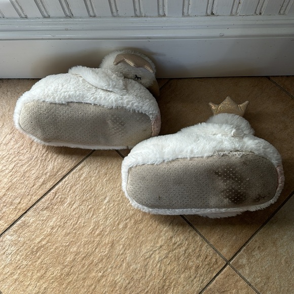 CUTEST SWAN SLIPPERS! Size 5-6 Women, no tags. Fluffy fleece inside. Washable! - Picture 4 of 6